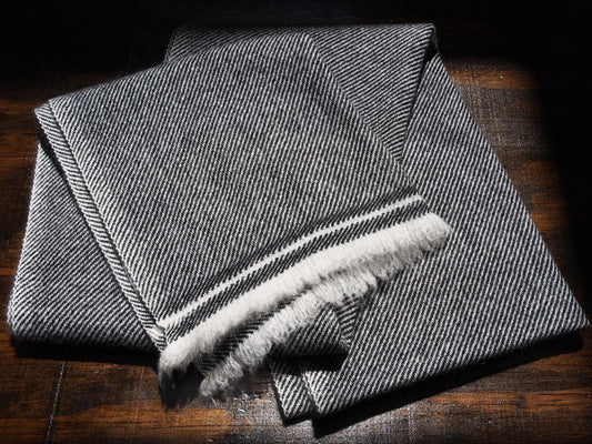 CASHMERE TWILL SCARF / BLACK & WHITE by Tweedles