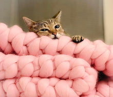 Load image into Gallery viewer, SOLD OUT: Knitting Workshop: Learn to Knit a Chunky Baby Blanket or Pet Bed in 1 Hour!